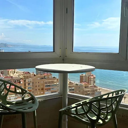 Atico A 50m Del Mar. Parking Gratis. A/c Apartment